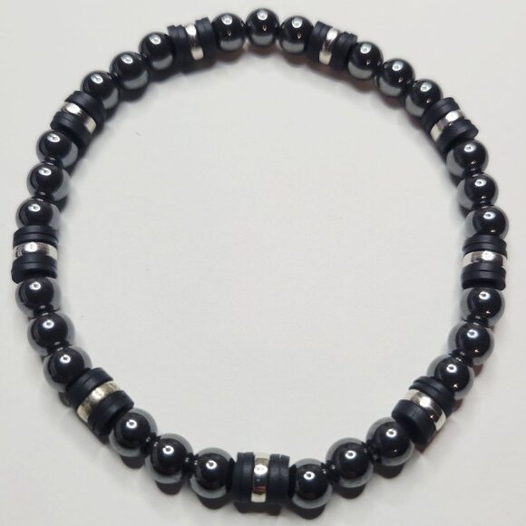 NWT Mens Shiny Black Silver Hematite Stone And Clay Stretch Bracelet Size 7.5 In - Picture 1 of 4